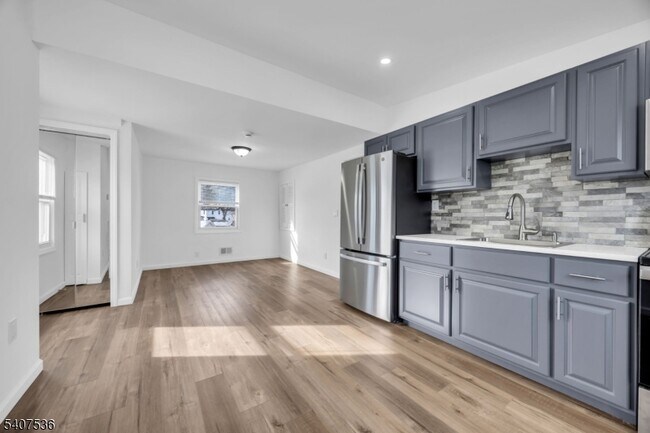 Photo - 724 E Scott Ave