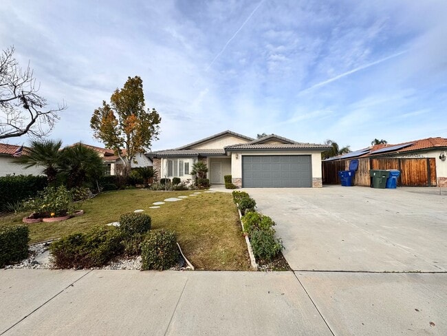 Building Photo - Beautiful 3-Bedroom Home in NW Bakersfield $2,600 rent/deposit !!!!