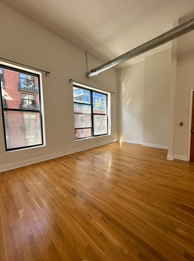 Building Photo - 313 S Peoria St Unit 12D