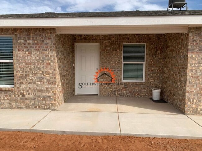 Building Photo - Modern 3 bedroom 2 bath apartment
