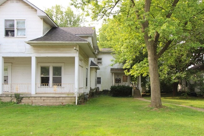 Building Photo - PRELEASING for AUGUST! Close to Campus Unit 1517 Apt. 1