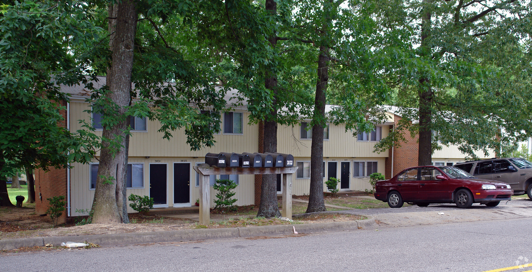 Front Building - 3821-3833 Jackson St Apartments