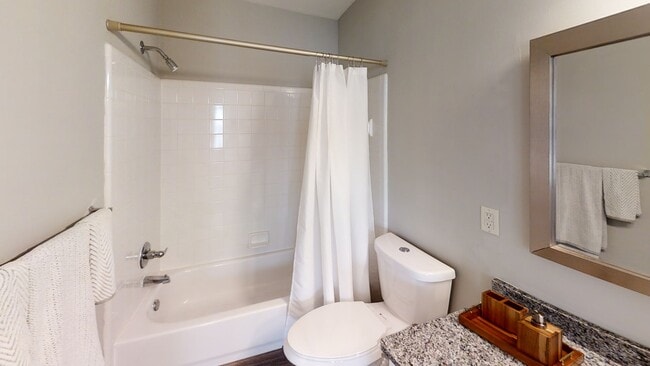 Iris - 2BR, 2BA - 985 SF