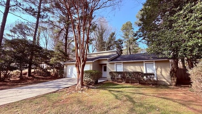 Photo - Beautiful Roswell 3 Bedroom-2 Bathroom Ranch, Minutes from 400, Available NOW!