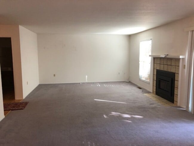 Photo - 1304 Foothill Dr