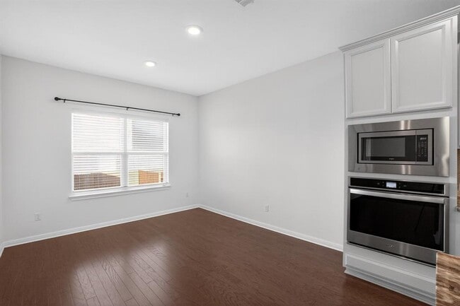 Photo - 108 Meadow Wood Cv