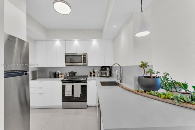 Photo - 700 Biltmore Way