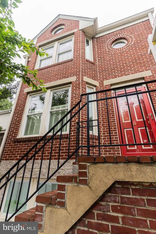 Photo - 627 N West St Townhome