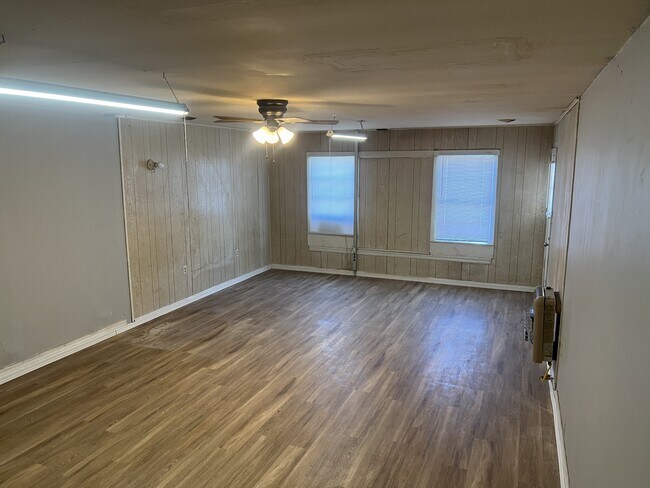 Photo - 809 E Main St