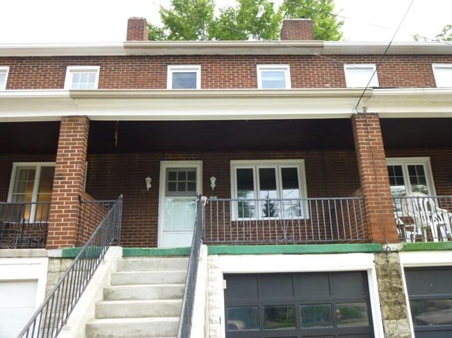 porche delantero - 940 Mirror St