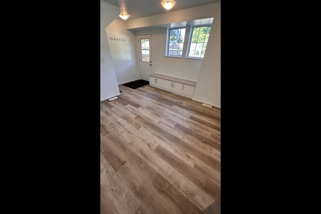 Building Photo - 11829-11847 47 St NW Unit 11829 - G3 Bsmt