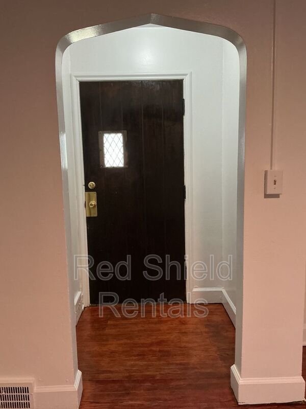 Photo - 210 Perrin St