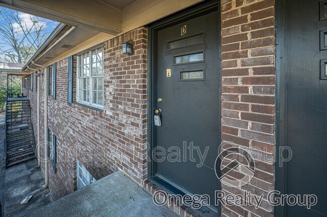 Photo - 2020 High School Rd Unit Apt D