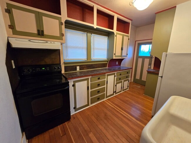 Building Photo - RENT SUX - 313-315 19TH ST Unit 1