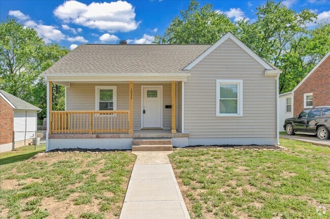 Building Photo - Updated 2 bedroom 1 bath with hardwood flo... Rental