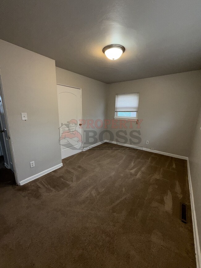 Photo - 816 E 35th Ct