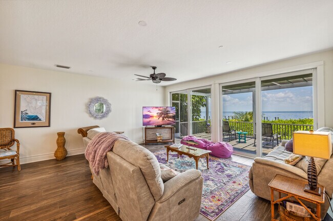 Photo - 569 Buttonwood Bay Dr