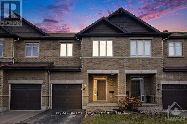 Photo - 428 Arncliffe Ave