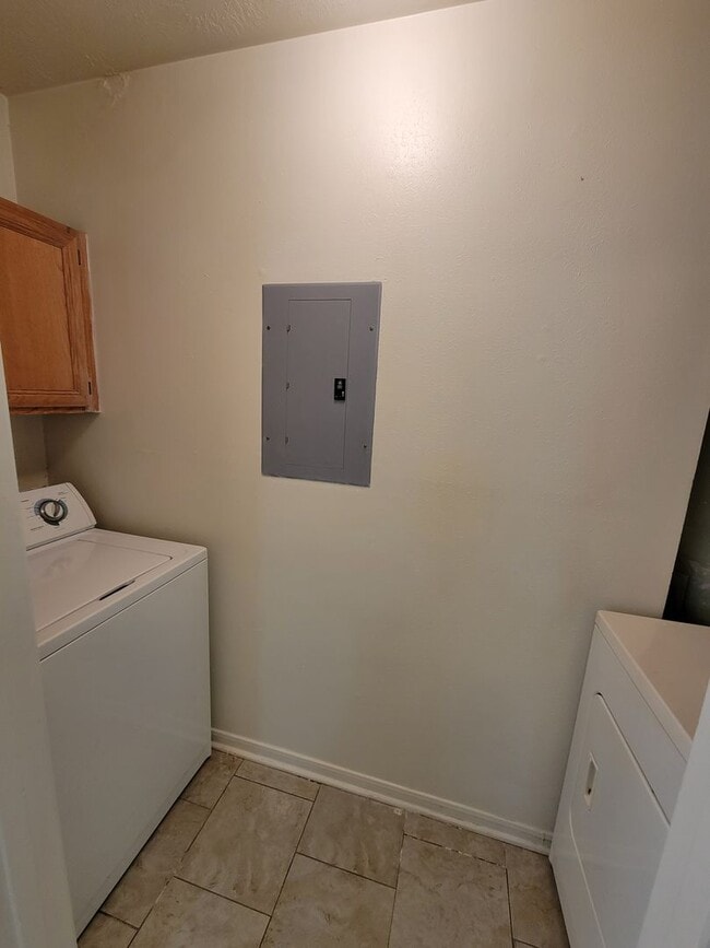 Photo - College Station - 3 Bedrooms / 2 baths four plex downstairs unit.