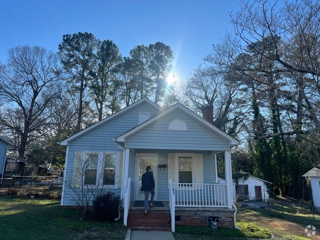 Building Photo - Delightful home in historic district with ...