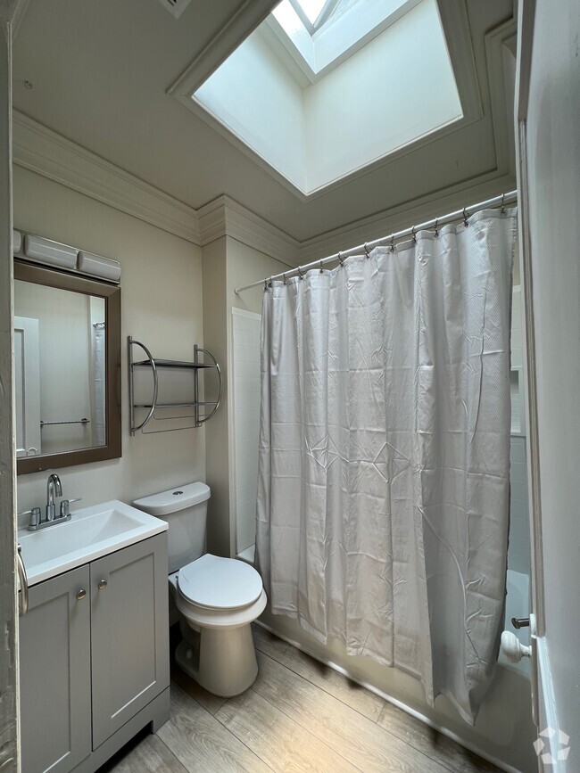 Building Photo - 22940 Woodward Ave Unit Apt B
