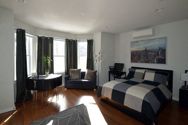 4031 Spruce Bedroom 1 - 4031 Spruce St