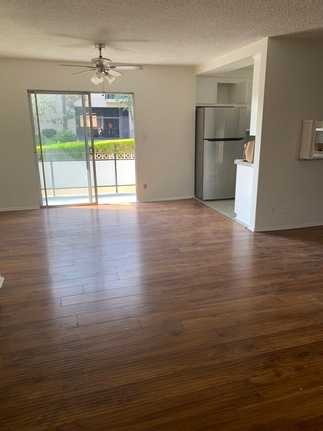 Building Photo - 10350 Almayo Ave Rental
