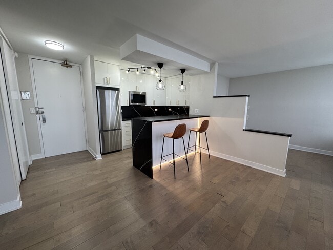Photo - 2626 N Lakeview Ave Townhome