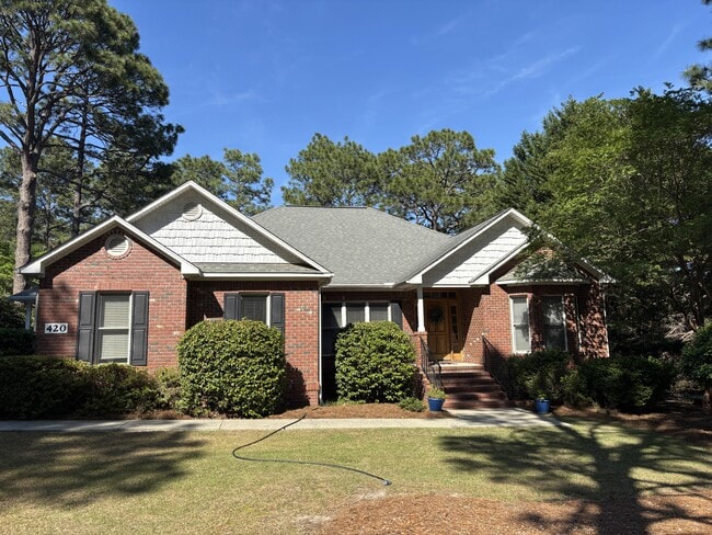 Building Photo - 420 Lake Forest Dr SE