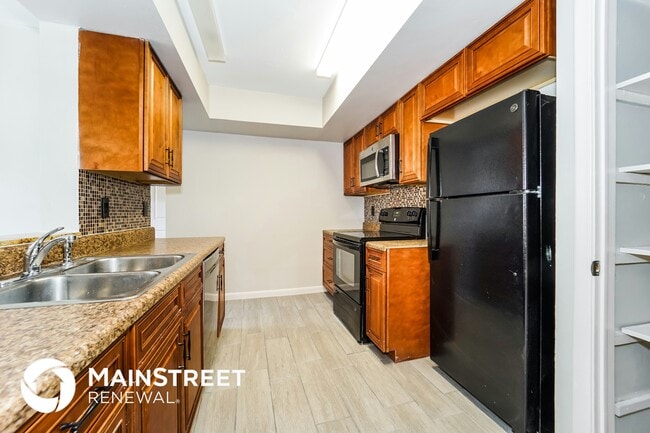 Photo - 6700 Douglas St