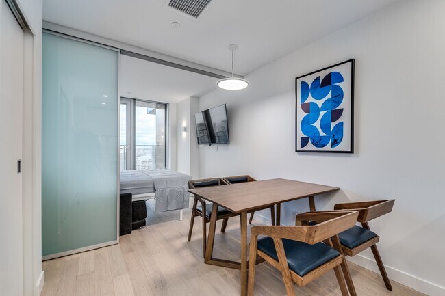 Photo - 1480 Howe St