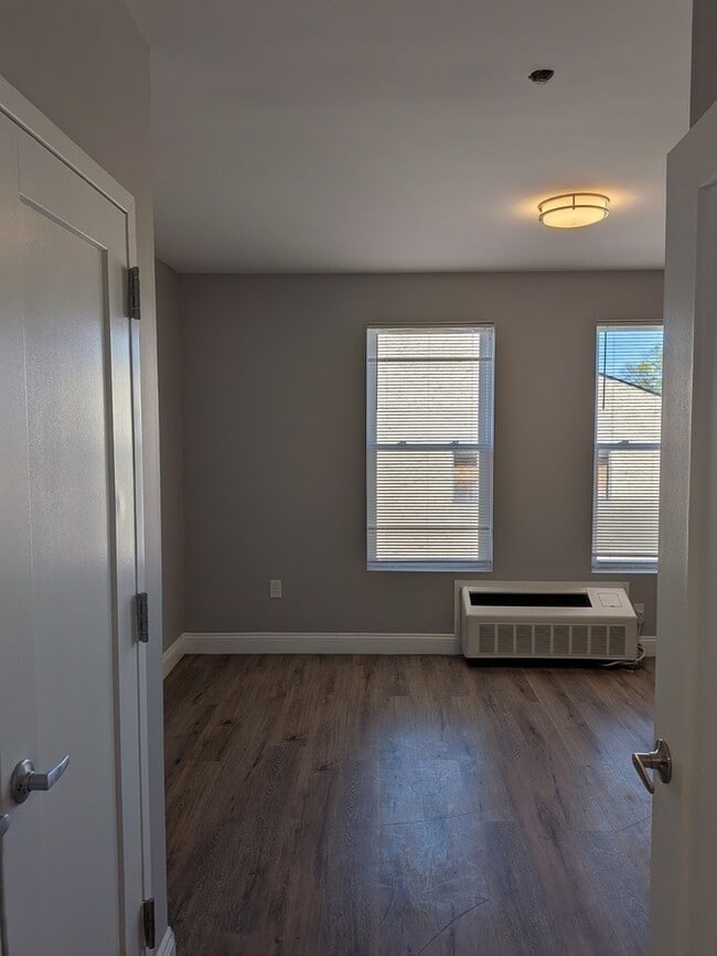 Building Photo - 18 Canfield St Unit 3B