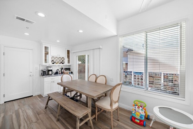 Photo - 747 Via Otono