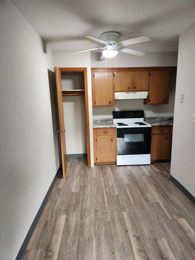 Photo - N86W16351-W16351 Appleton Ave Unidad 2