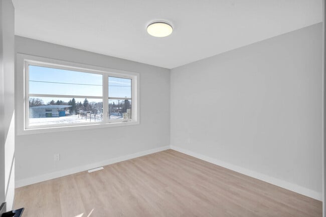 Photo - 9703 174 St NW