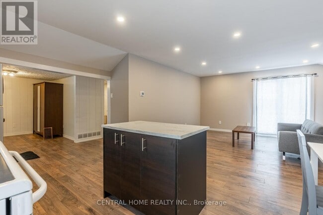 Photo - 651 16th Ave