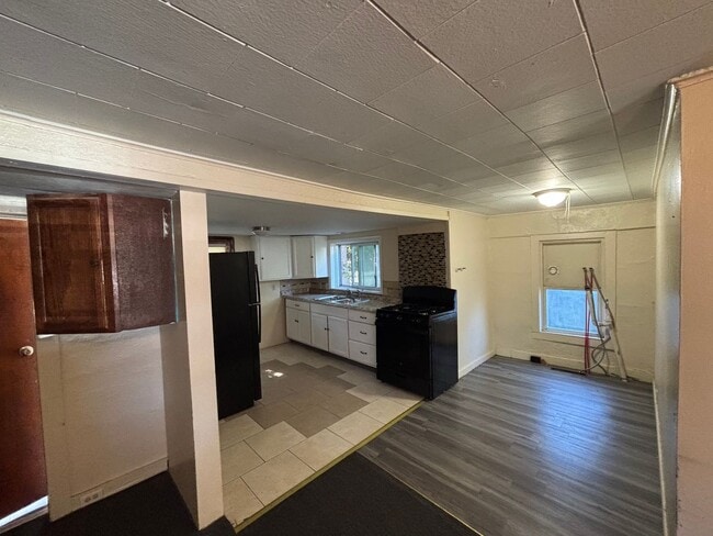 Building Photo - JC Single Family Home in Convenient Locale