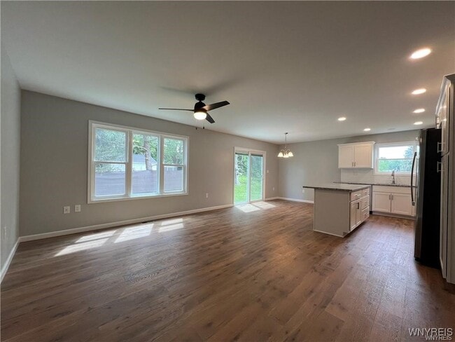 Photo - 1589 Center Rd