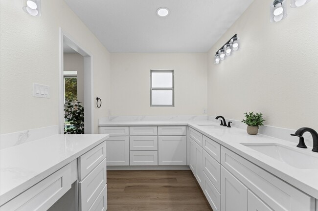 Building Photo - 2914 Riata Ln