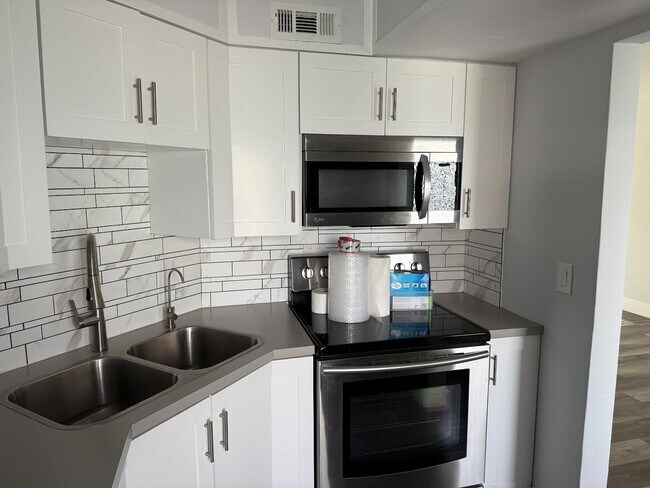 Photo - 2151 NE 42nd Ct