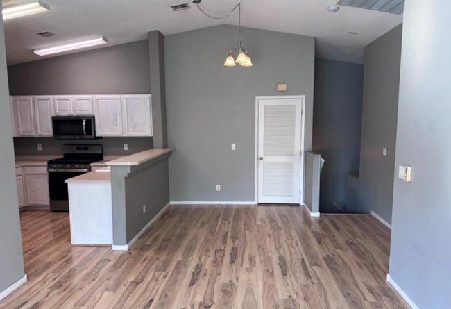 Photo - 1606 Lefty Garcia Way