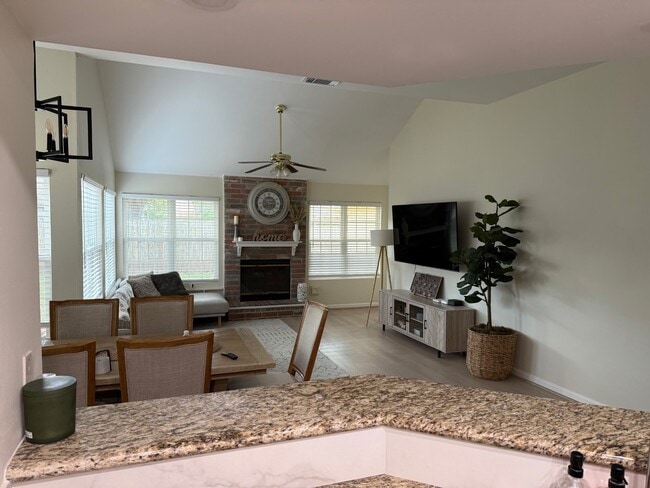 Photo - 4823 Sunshine Dr