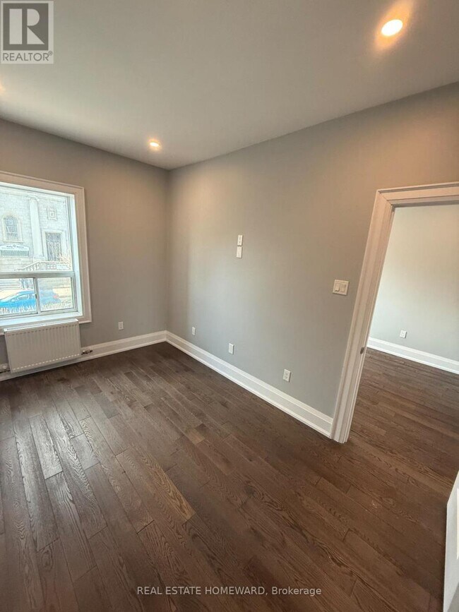 Photo - 611 Danforth Ave