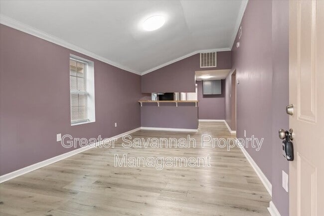 Photo - 705 W 47th St