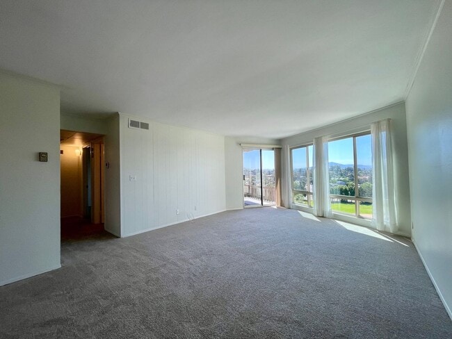 Building Photo - Beautiful One Bedroom One Bathroom Plus Den in La Mesa! Unit 266