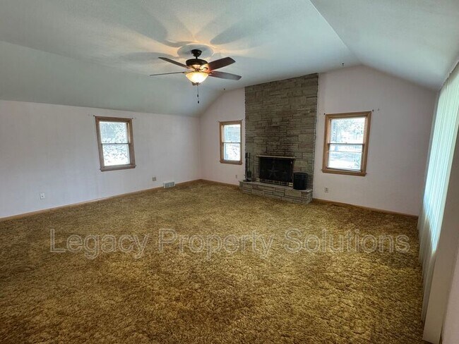 Photo - 720 N Bell St