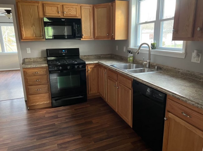 Photo - 249 W 2nd St