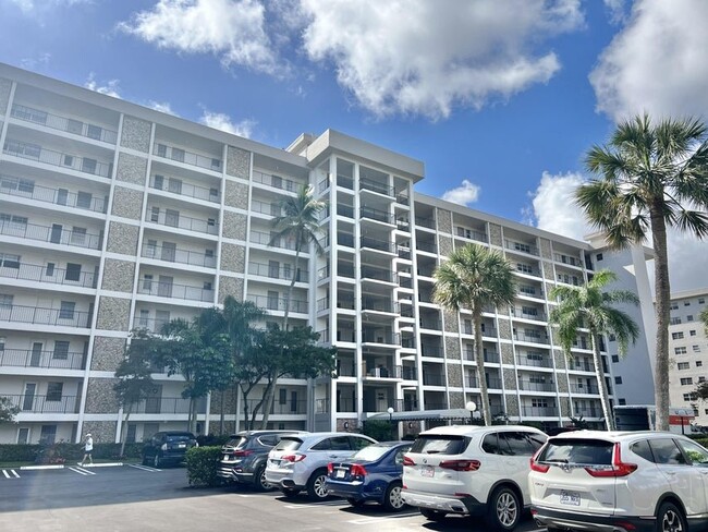 Photo - 3150 N Palm Aire Dr Condo Unit 403