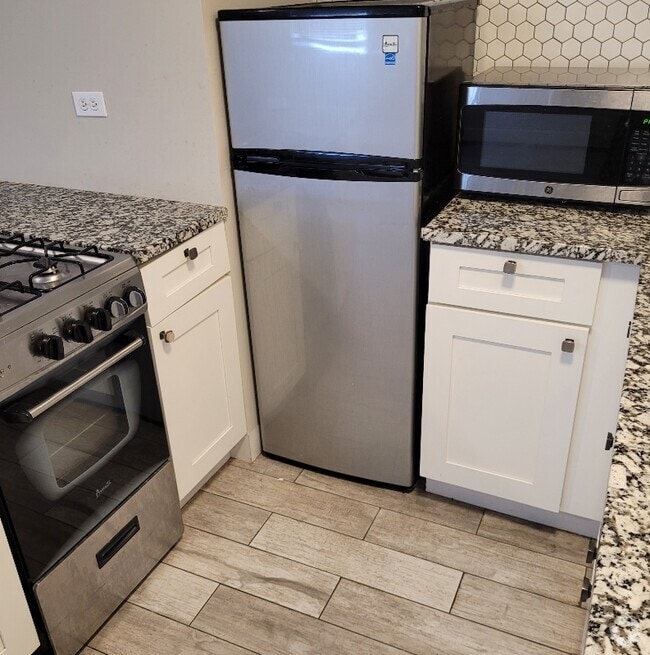 Building Photo - 5852 W Irving Park Rd Rental