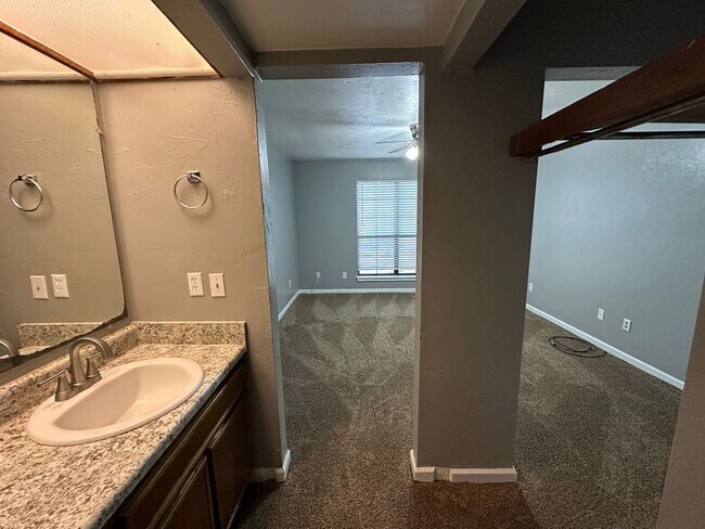 Photo - Upstairs unit off Apalachee Parkway! Apartamento Unidad D